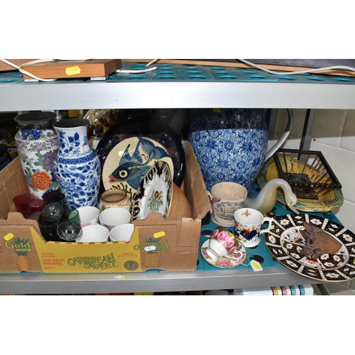 487 - TWO BOXES AND LOOSE CERAMICS, GLASS, SEWING MACHINE AND SUNDRY ITEMS, to include a Royal Chelsea tea... 