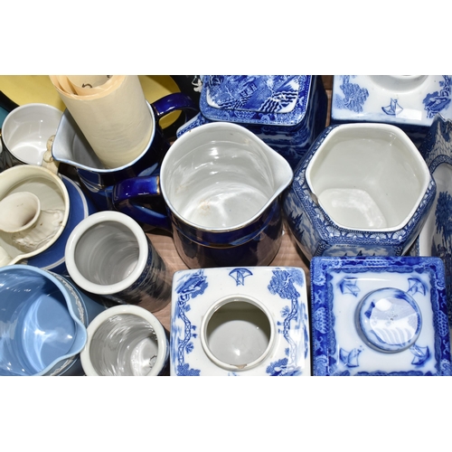 496 - THREE BOXES AND LOOSE DECORATIVE ITEMS to include four Victoria and Albert Museum mugs, a large quan... 