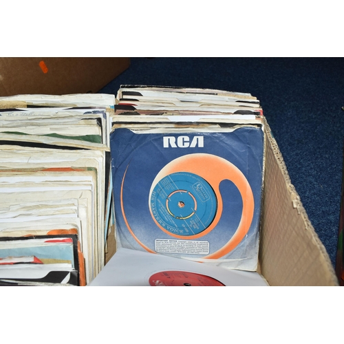 512 - ONE BOX OF 45RPM SINGLE VINYL RECORDS, approximately two hundred records, artists include T.Rex, Suz... 