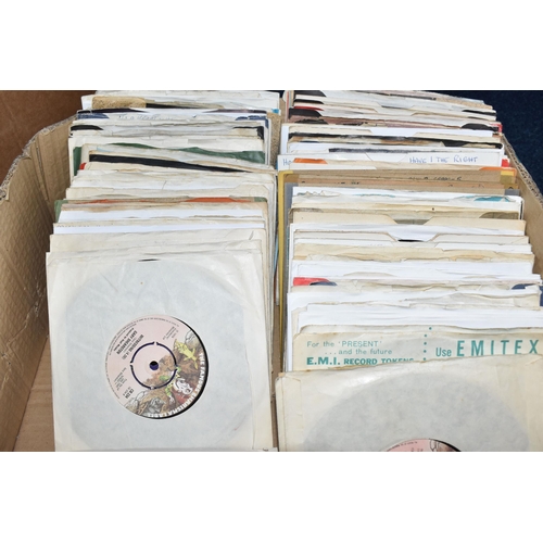 512 - ONE BOX OF 45RPM SINGLE VINYL RECORDS, approximately two hundred records, artists include T.Rex, Suz... 