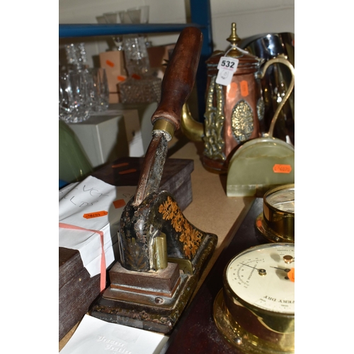 532 - A COLLECTION OF MISCELLANEOUS ITEMS, to include large copper kettle, two copper ladles, vintage hand... 