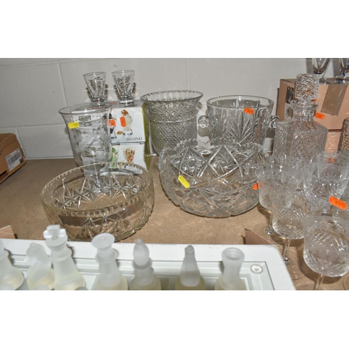 539 - A GROUP OF GLASSWARE, comprising two Mike Hunter 'Twist' vases, height of tallest 31cm, a Mdina styl... 