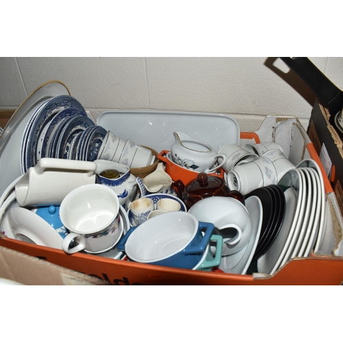 557 - SIX BOXES AND LOOSE DINNER, KITCHEN AND GLASS WARES ETC, to include an Andrew James electric food sl... 