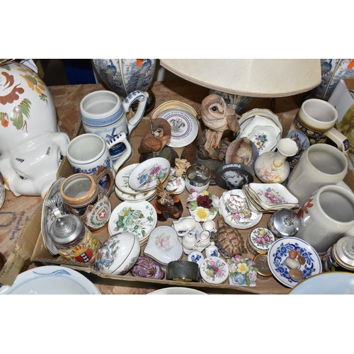 560 - THREE BOXES AND LOOSE ASSORTED CERAMIC ITEMS, to include Franklin Mint ship themed collectors plates... 