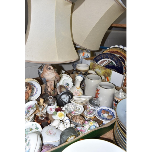 560 - THREE BOXES AND LOOSE ASSORTED CERAMIC ITEMS, to include Franklin Mint ship themed collectors plates... 