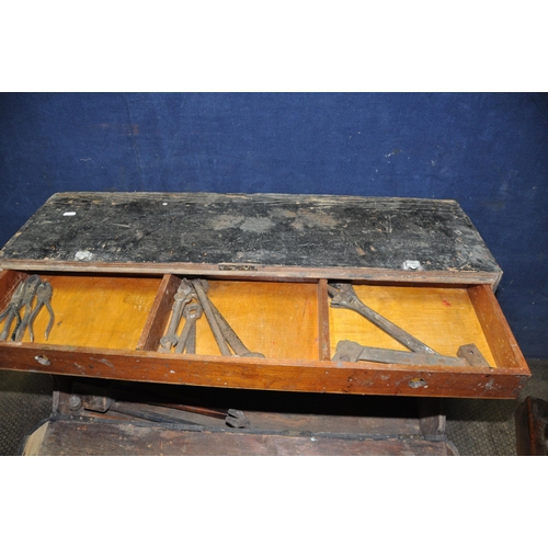 1058 - A VINTAGE CARPENTERS TOOLBOX CONTAINING TOOLS, including four internal drawer, brace and bits, a Mat... 