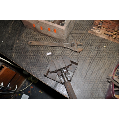 1073 - A COLLECTION OF HAND TOOLS AND ACCESSORIES, including a vintage Green coat corner clamp, a Warrior I... 