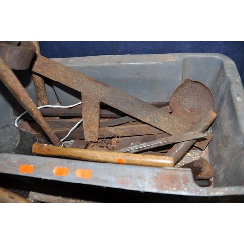 1073 - A COLLECTION OF HAND TOOLS AND ACCESSORIES, including a vintage Green coat corner clamp, a Warrior I... 