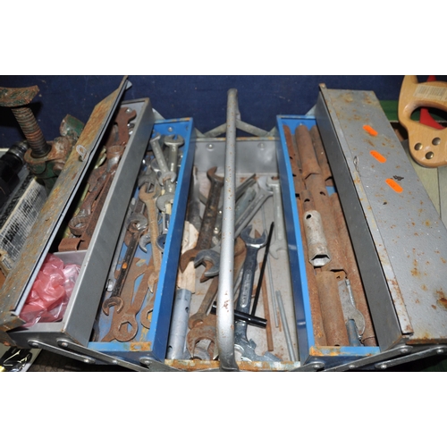 1078 - A TRAY AND A METAL TOOLBOX CONTAINING HAND AND POWER TOOLS including a Black and Decker drill (PAT p... 