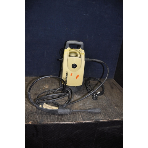 1086 - A KARCHER 520M PRESSURE WASHER with lance and a Morrisons microwave (both PAT pass and working) (2)