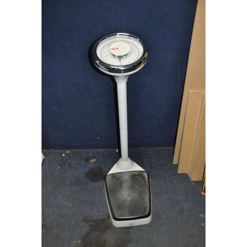 1091 - A SECA PEDESTAL BODY SCALE height 82cm