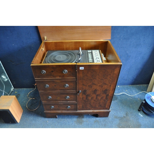 1095 - A YAMAHA MC-40 VINTAGE MUSIC CENTRE IN A YEW WOOD HI FI CABINET (PAT pass and working)