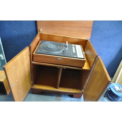 1095 - A YAMAHA MC-40 VINTAGE MUSIC CENTRE IN A YEW WOOD HI FI CABINET (PAT pass and working)