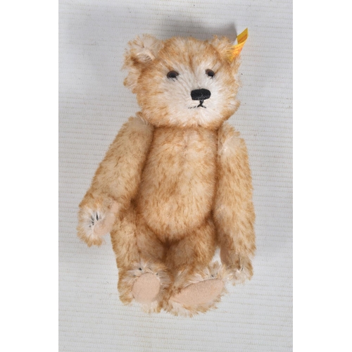 23 - AN UNBOXED MODERN STEIFF BEAR, No.029561, complete with button and yellow tag to left ear and in ver... 