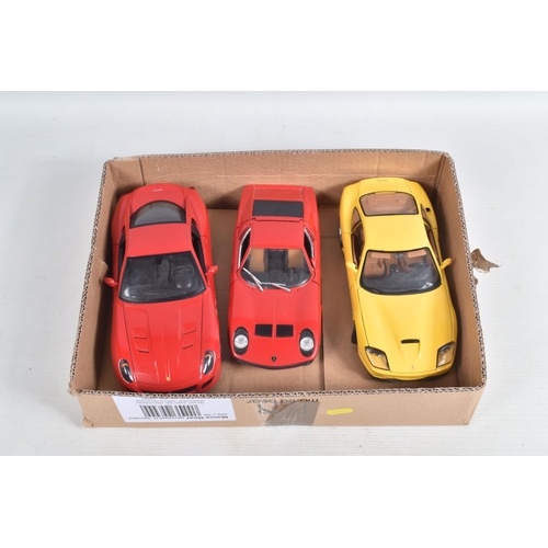 56 - A COLLECTION OF UNBOXED 1:18 SCALE DIECAST MODEL CARS, to include a Maisto Ferrari 550 Maranello in ... 