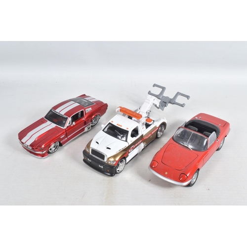 68 - A COLLECTION OF BOXED AND UNBOXED DIECAST AND PLASTIC MODEL VEHICLES, to include motorbikes, cars, t... 