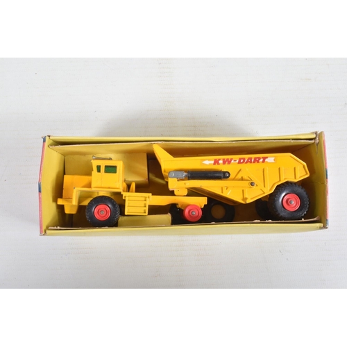 101 - A COLLECTION OF BOXED AND UNBOXED VINTAGE  METAL VEHICLES, to include a Matchbox King Size KW-Dart D... 