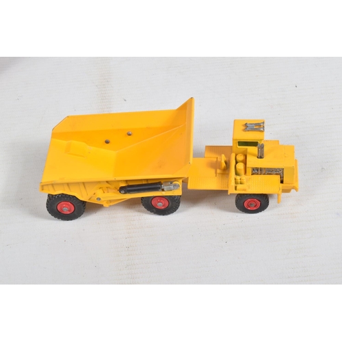 101 - A COLLECTION OF BOXED AND UNBOXED VINTAGE  METAL VEHICLES, to include a Matchbox King Size KW-Dart D... 