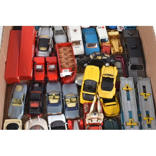 109 - A LARGE QUANTITY OF BOXED AND LOOSE DIECAST MODEL VEHICLES, to include a boxed Corgi Classics Transi... 