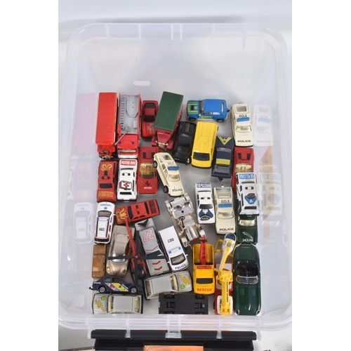 109 - A LARGE QUANTITY OF BOXED AND LOOSE DIECAST MODEL VEHICLES, to include a boxed Corgi Classics Transi... 