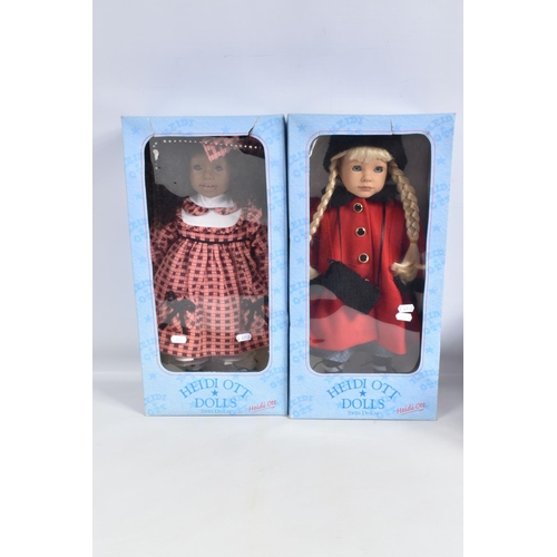 75 - A BOXED WHITE BALLOON MARIE-LUISE SCHULZ HOLLY DOLL, 'Holly Lena', height approx. 40cm, a similar bo... 