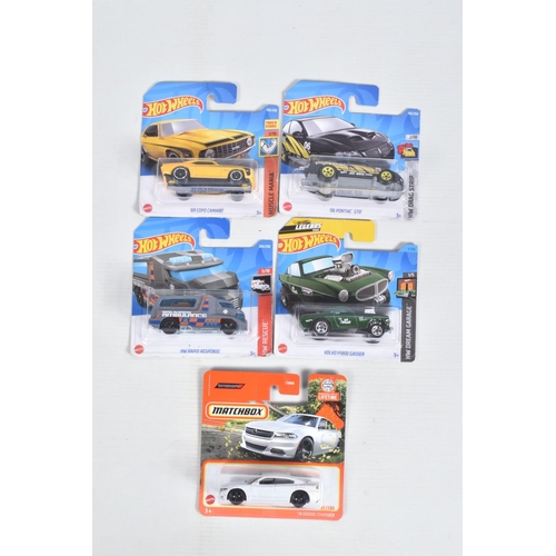 77 - A COLLECTION OF BOXED HOT WHEELS DIECAST MODEL VEHICLES, to include 33 models in blister packs and t... 