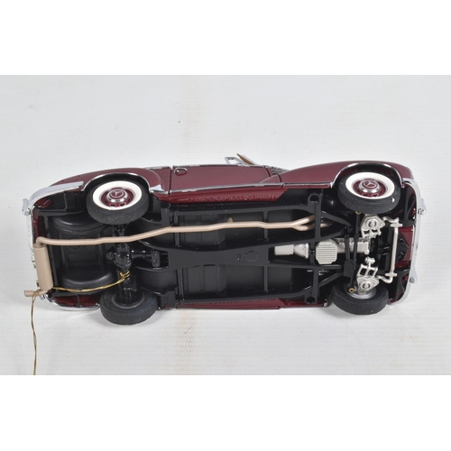 86 - THREE FRANKLIN MINT DIECAST MODEL VEHICLES, to include a 1939 Maybach Zepplin, a 1925 Rolls Royce Si... 