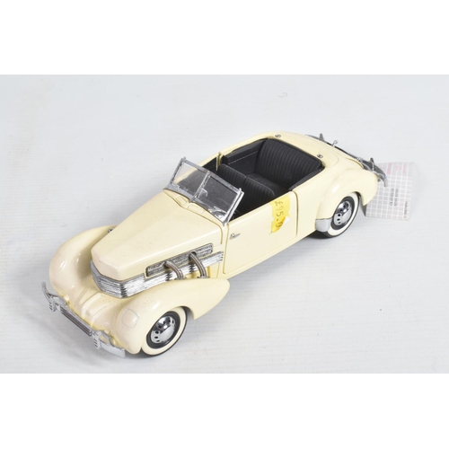 87 - A COLLECTION OF 1:24 SCALE FRANKLIN MINT DIECAST PRECISION MODEL CARS, to include 2 boxed models, a ... 