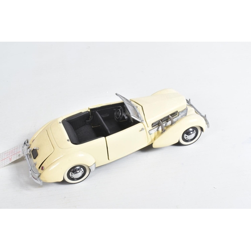 87 - A COLLECTION OF 1:24 SCALE FRANKLIN MINT DIECAST PRECISION MODEL CARS, to include 2 boxed models, a ... 