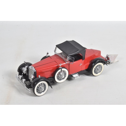 87 - A COLLECTION OF 1:24 SCALE FRANKLIN MINT DIECAST PRECISION MODEL CARS, to include 2 boxed models, a ... 