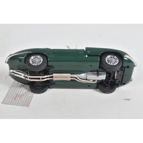 87 - A COLLECTION OF 1:24 SCALE FRANKLIN MINT DIECAST PRECISION MODEL CARS, to include 2 boxed models, a ... 