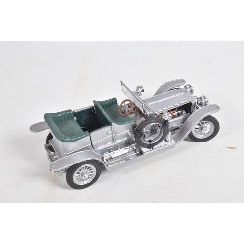 87 - A COLLECTION OF 1:24 SCALE FRANKLIN MINT DIECAST PRECISION MODEL CARS, to include 2 boxed models, a ... 