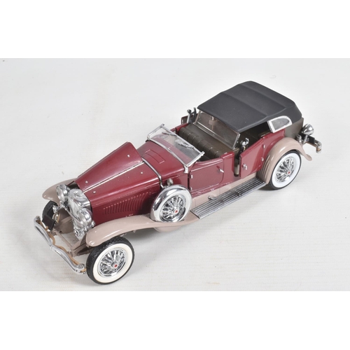 87 - A COLLECTION OF 1:24 SCALE FRANKLIN MINT DIECAST PRECISION MODEL CARS, to include 2 boxed models, a ... 