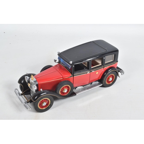 88 - THREE BOXED 1:24 SCALE FRANKLIN MINT DIECAST PRECISION MODEL CARS, to include a 1935 Mercedes-Benz 7... 