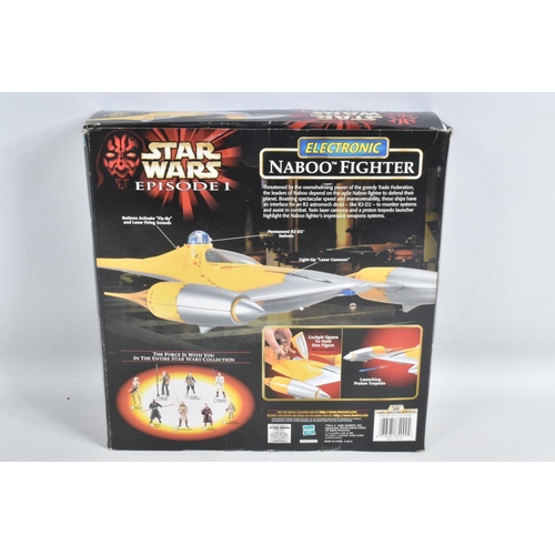 93 - A COLLECTION OF BOXED AND CARDED STAR WARS FIGURES AND VEHICHLES, to inlcude a Kenner La Guerra De L... 