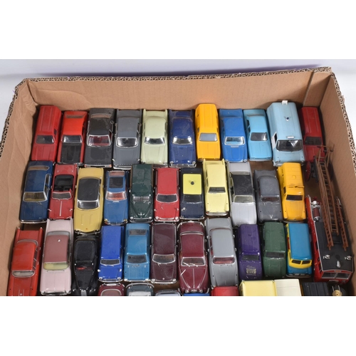 113 - A COLLECTION OF UNBOXED AND ASSORTED MODERN DIECAST CAR AND VAN MODELS, majority 1/43 scale, majorit... 