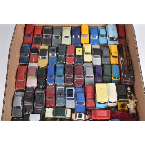 113 - A COLLECTION OF UNBOXED AND ASSORTED MODERN DIECAST CAR AND VAN MODELS, majority 1/43 scale, majorit... 