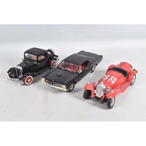 118 - A COLLECTION OF UNBOXED VARIOUS SCALE DIECAST MODLE CARS, to include coupes, convertibles ranging fr... 