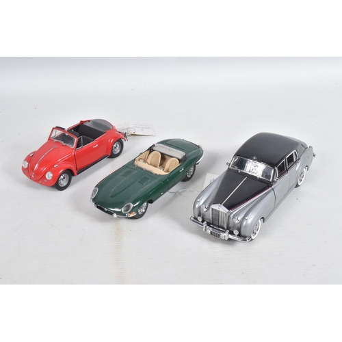 120 - A TRAY OF UNBOXED FRANKLIN MINT MODEL VEHICLES, to include a 1988 Porsche 911, two 1935 Boattail Roa... 