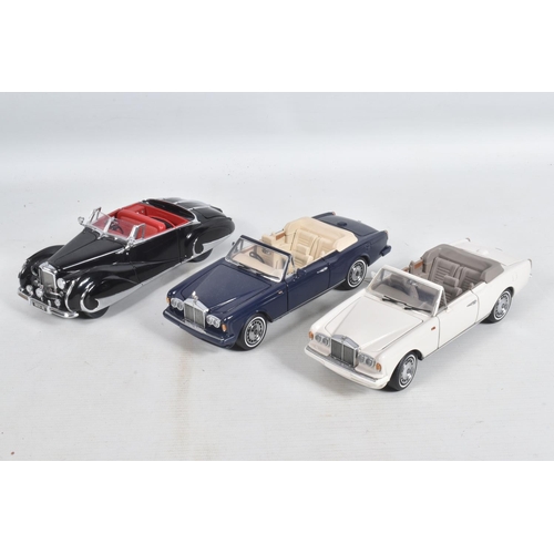 120 - A TRAY OF UNBOXED FRANKLIN MINT MODEL VEHICLES, to include a 1988 Porsche 911, two 1935 Boattail Roa... 