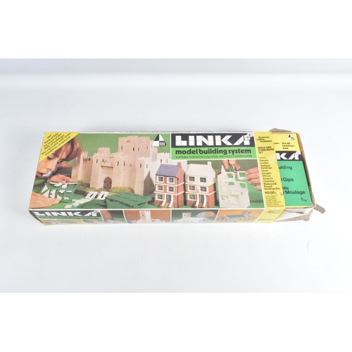 127 - A COLLECTION OF LOOSE LEGO, BOXED LINKA BUILDING SET, AND AN UNBOXED BIGTRAK MOTORISED MODEL, some L... 