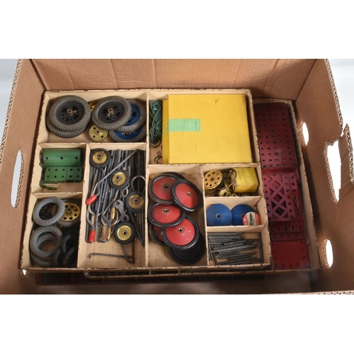 130 - A QUANTITY OF ASSORTED LOOSE MECCANO, assorted parts from red and green era No.6 set that was added ... 