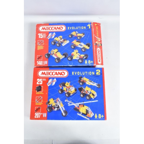 130 - A QUANTITY OF ASSORTED LOOSE MECCANO, assorted parts from red and green era No.6 set that was added ... 