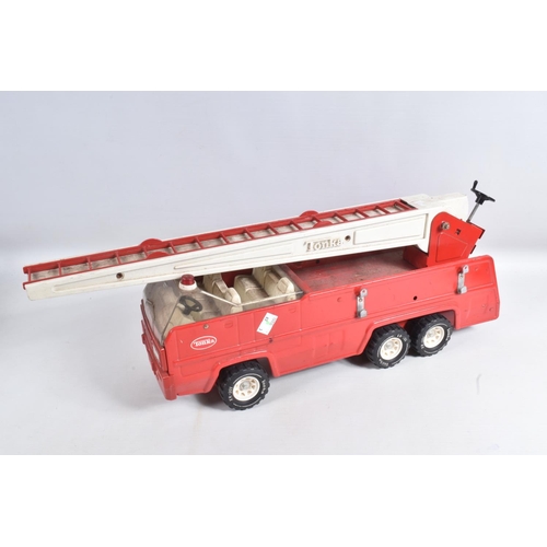 133 - THREE TONKA TOYS AERIAL LADDER FIRE TRUCKS, all ladders raise and lower, two with working extension ... 