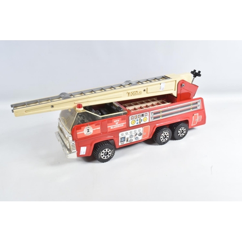 133 - THREE TONKA TOYS AERIAL LADDER FIRE TRUCKS, all ladders raise and lower, two with working extension ... 