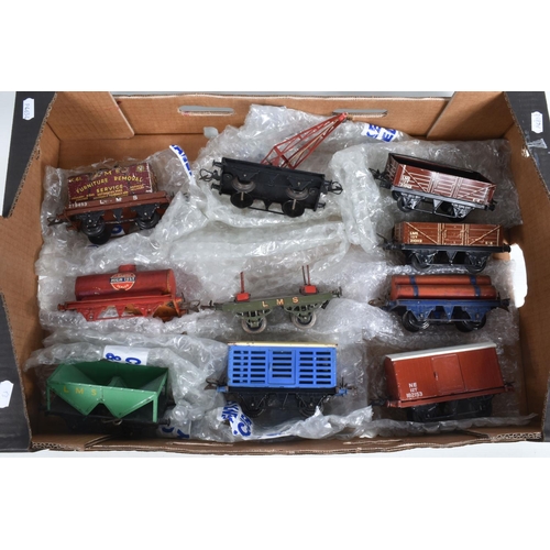 139 - A QUANTITY OF UNBOXED AND ASSORTED HORNBY O GAUGE FREIGHT ROLLING STOCKAND ACCESSORIES, to include N... 