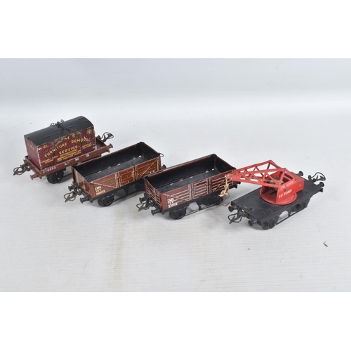 139 - A QUANTITY OF UNBOXED AND ASSORTED HORNBY O GAUGE FREIGHT ROLLING STOCKAND ACCESSORIES, to include N... 