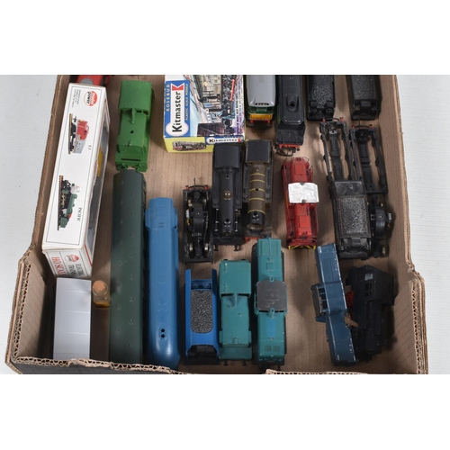 140 - A QUANTITY OF UNBOXED AND ASSORTED OO AND HO GAUGE LOCOMOTIVES, to include boxed Model Power HO gaug... 