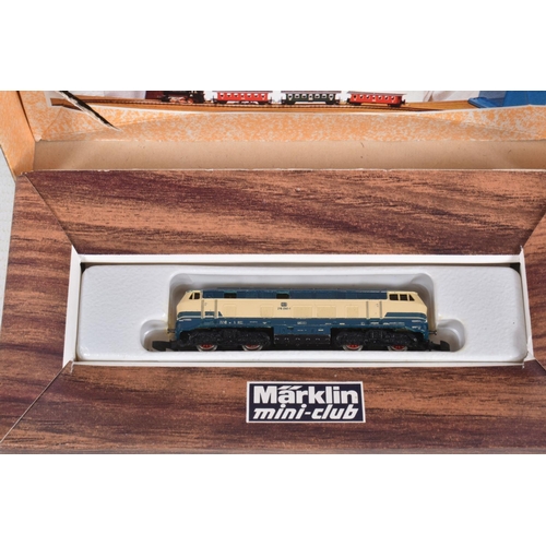 141 - TWO BOXED MARKLIN MINI-CLUB Z GAUGE D.B. LOCOMOTIVES, class 216 (8874), class 216 (8875), in incorre... 