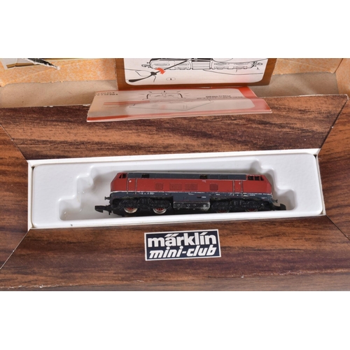 141 - TWO BOXED MARKLIN MINI-CLUB Z GAUGE D.B. LOCOMOTIVES, class 216 (8874), class 216 (8875), in incorre... 